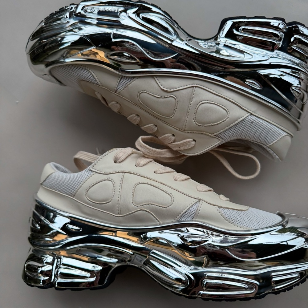 NEW Raf Simons white ozweego sneakers with silver chrome bottoms size 9